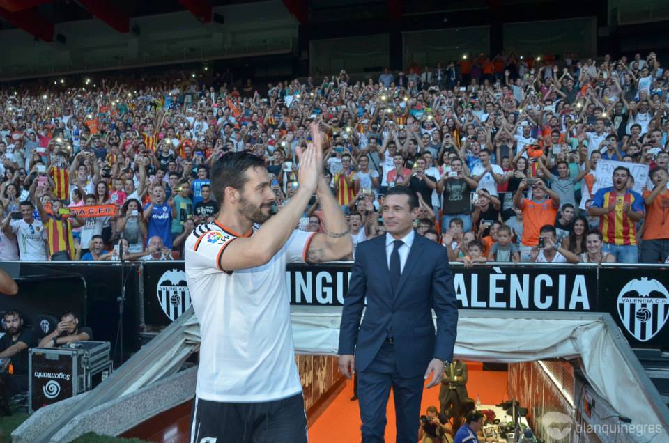 Negredo presentat davant 14.000 valencianistes: “Anem a portar al VCF on es mereix estar”