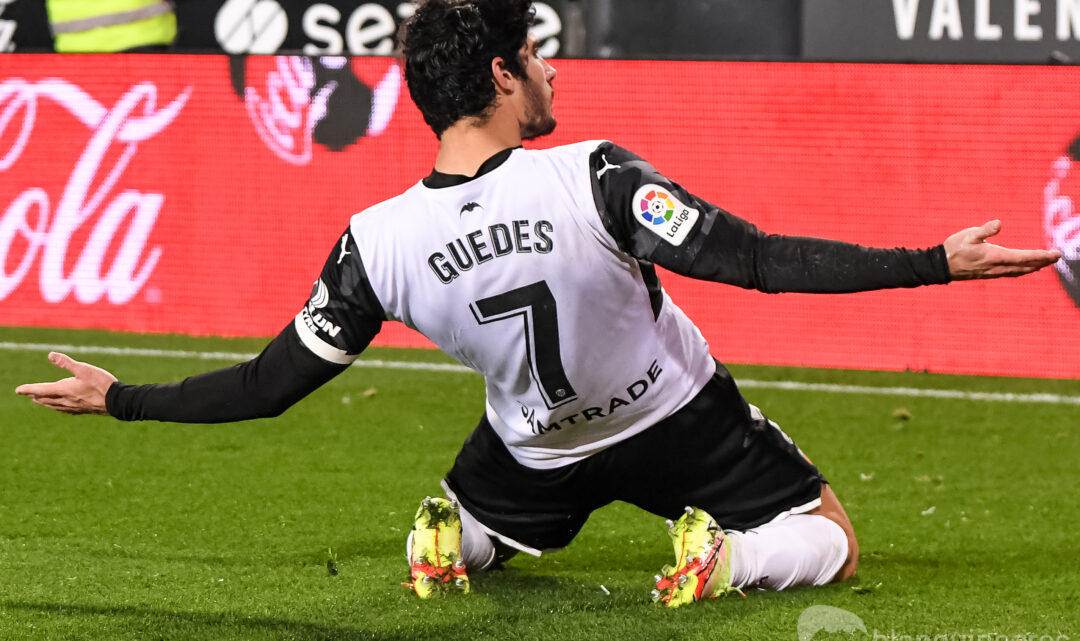 El València li demana a la Roma 38+Carles Pérez per Guedes
