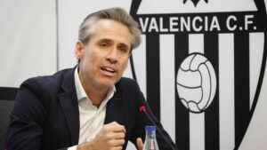 Corona viatja a Singapur per a tancar el nou entrenador del València