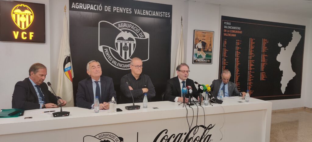 De Torino a Mestalla esclata contra Meriton en una roda de premsa amb l'Agrupació de Penyes