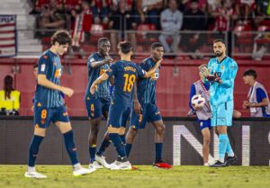 El València desaprofita dos avantatges a Almeria (2-2)
