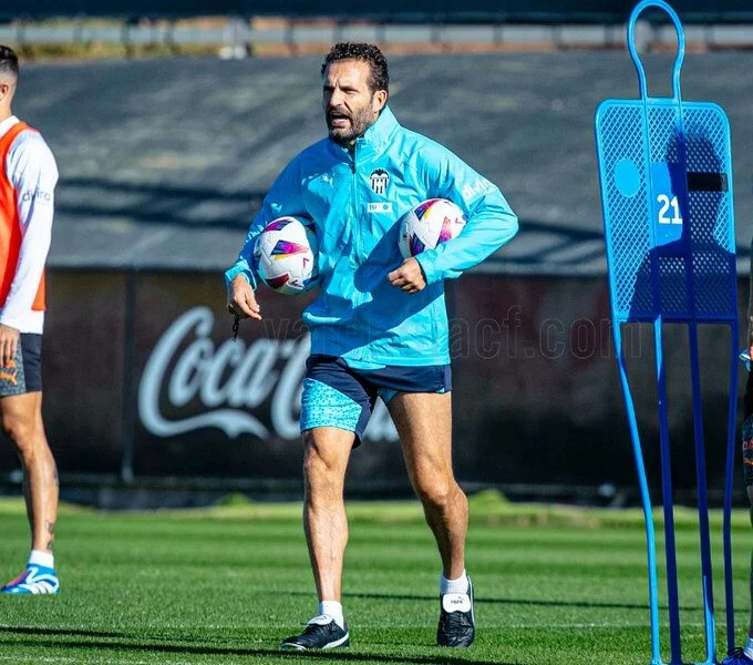 Rubén Baraja enfronta les absències de Gayà i Yaremchuk de cara al crucial partit contra el Barcelona