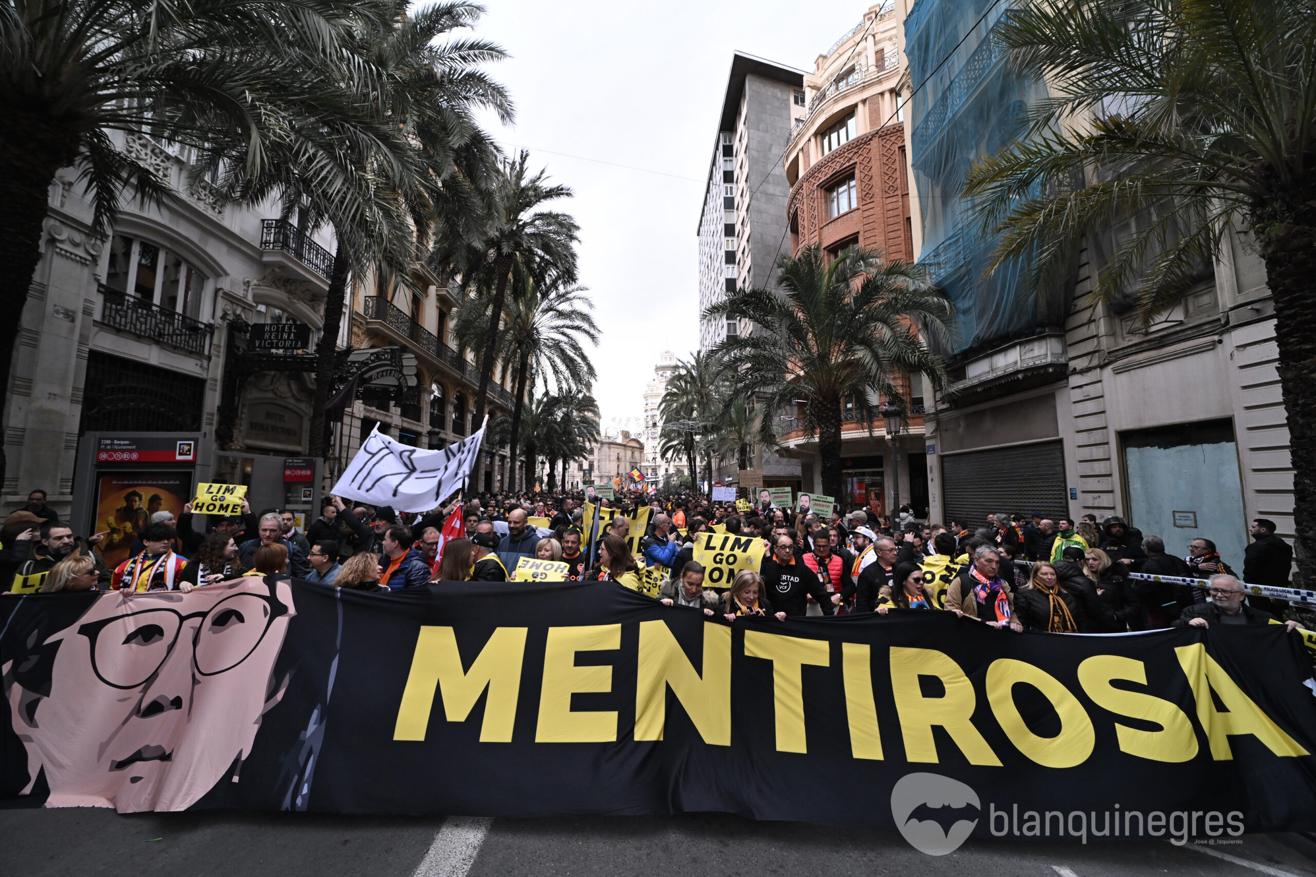 Fotogaleria 105359 | FOTOGALERIA: Èxit en la manifestació contra Peter Lim