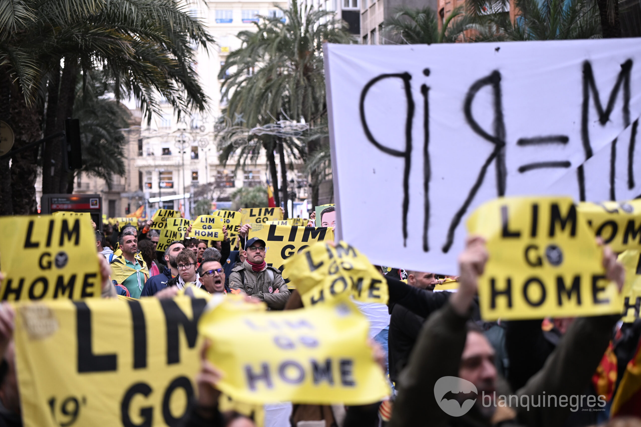Fotogaleria 105366 | FOTOGALERIA: Èxit en la manifestació contra Peter Lim
