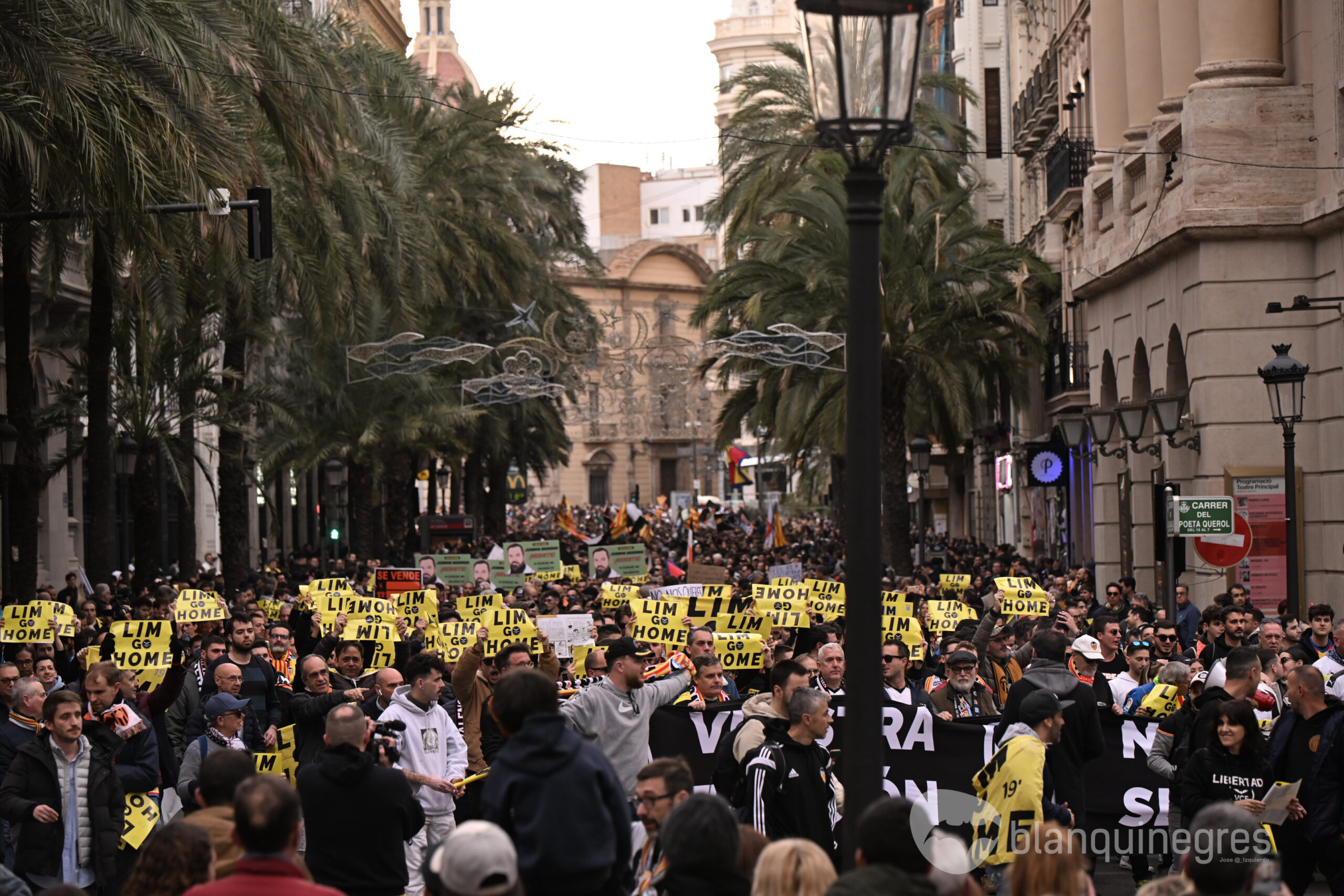 Fotogaleria 105371 | FOTOGALERIA: Èxit en la manifestació contra Peter Lim