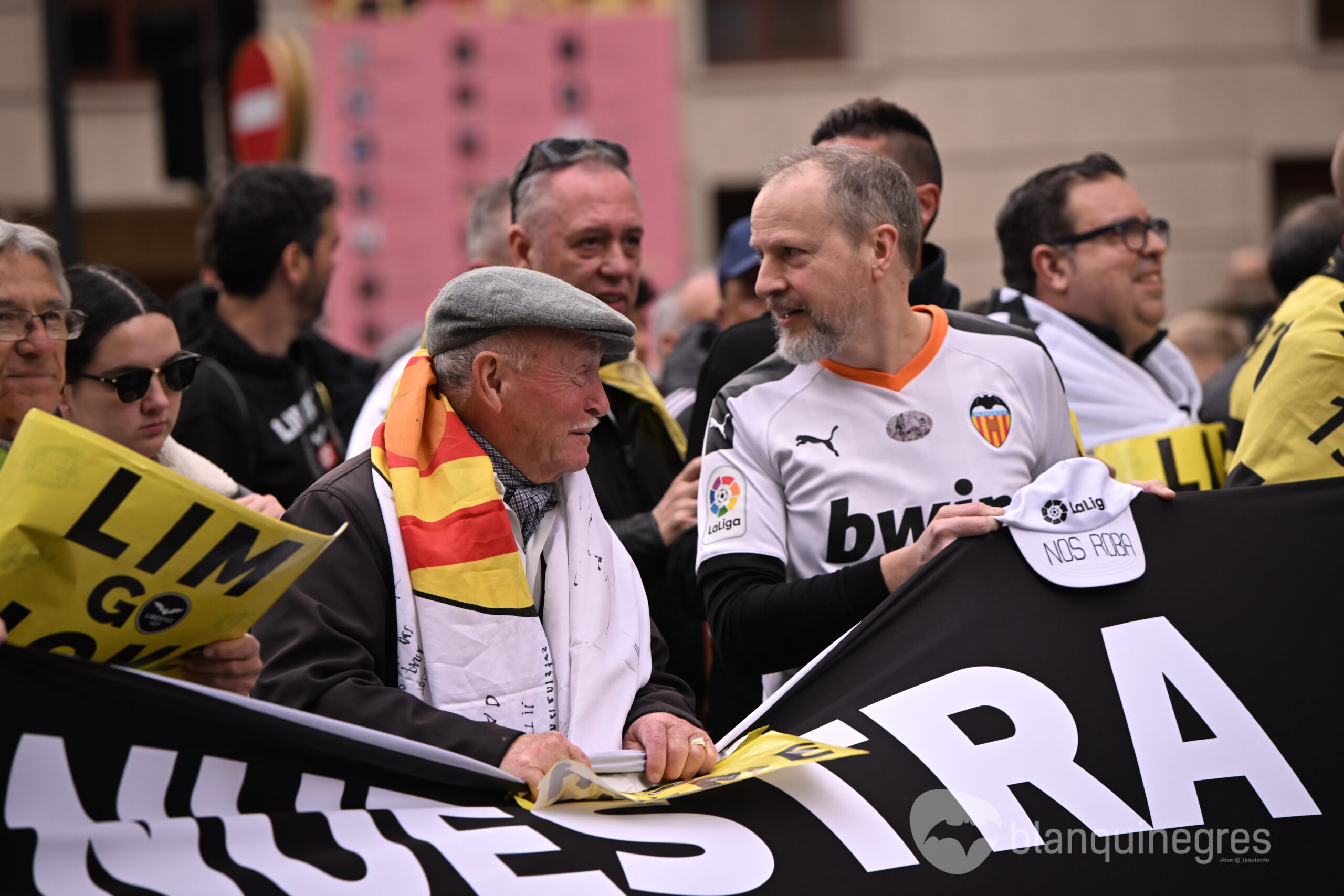 Fotogaleria 105372 | FOTOGALERIA: Èxit en la manifestació contra Peter Lim