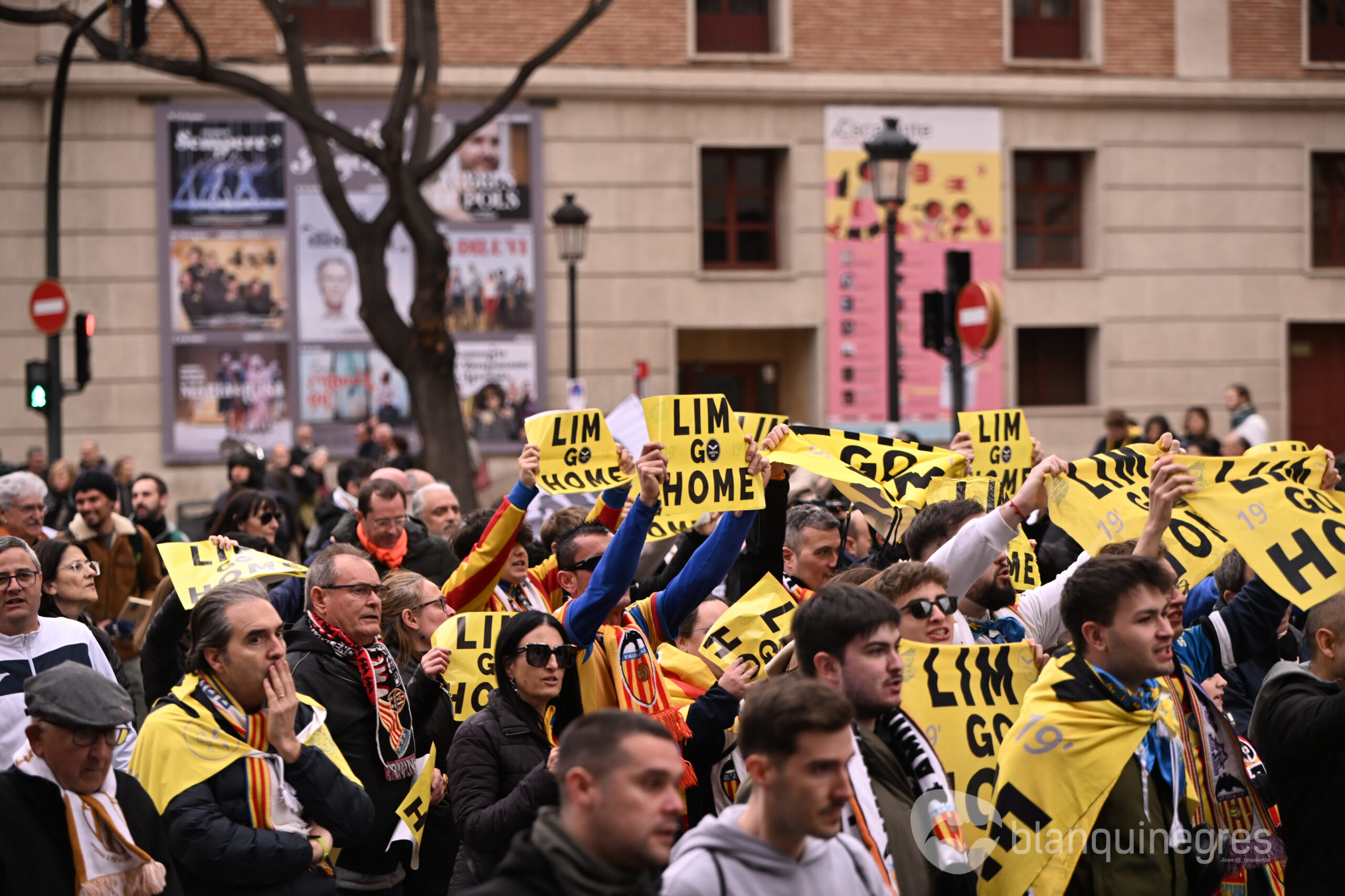 Fotogaleria 105376 | FOTOGALERIA: Èxit en la manifestació contra Peter Lim