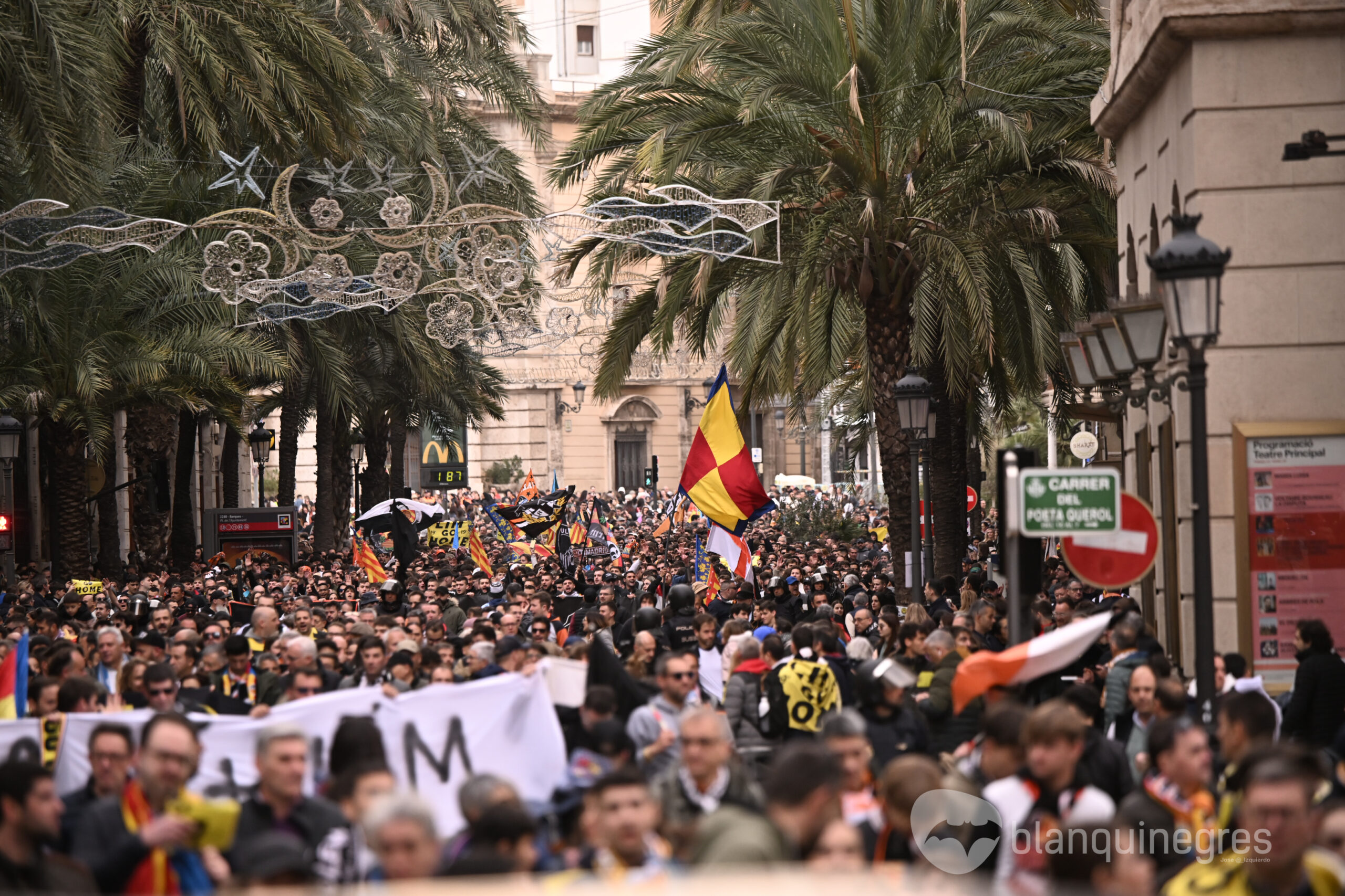 Fotogaleria 105378 | FOTOGALERIA: Èxit en la manifestació contra Peter Lim