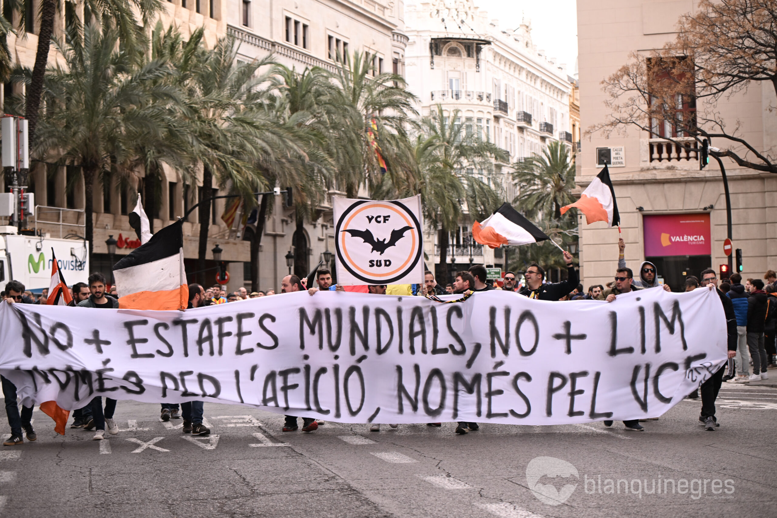 Fotogaleria 105381 | FOTOGALERIA: Èxit en la manifestació contra Peter Lim
