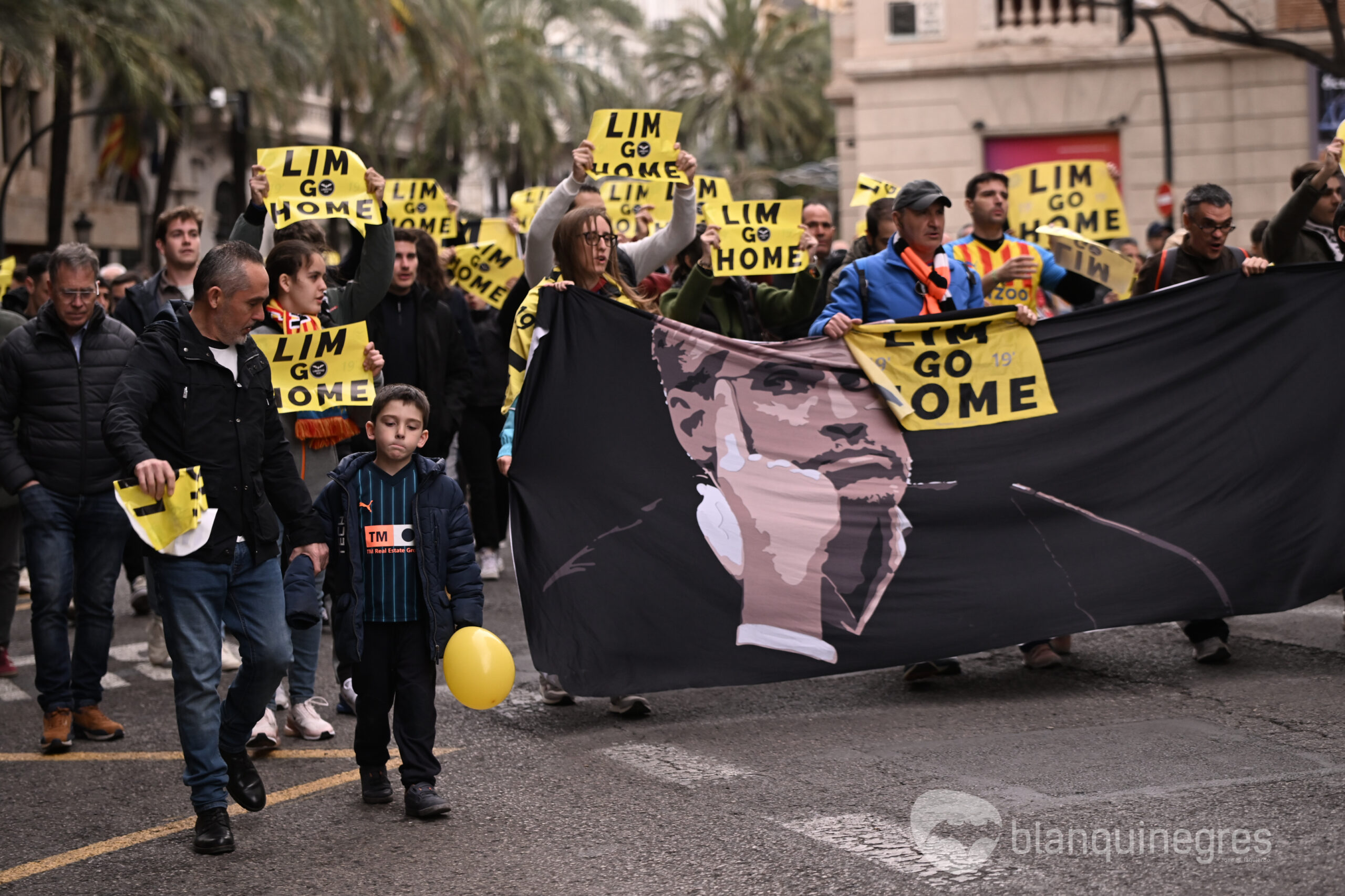 Fotogaleria 105383 | FOTOGALERIA: Èxit en la manifestació contra Peter Lim