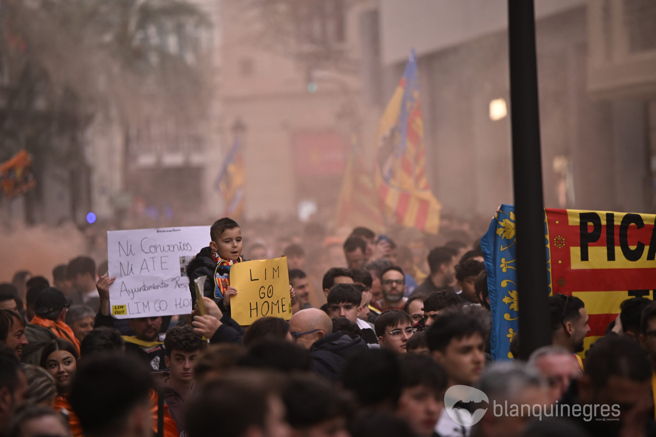 Fotogaleria 105388 | FOTOGALERIA: Èxit en la manifestació contra Peter Lim