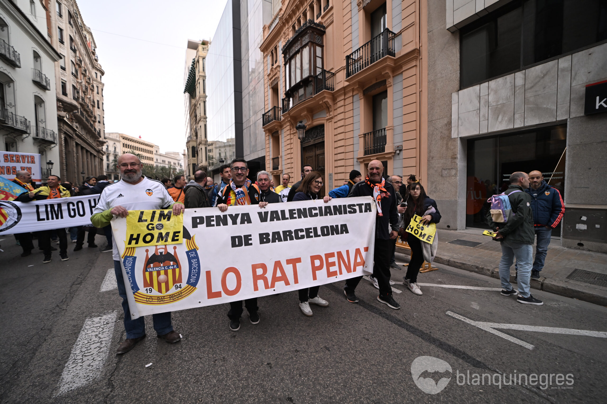 Fotogaleria 105399 | FOTOGALERIA: Èxit en la manifestació contra Peter Lim
