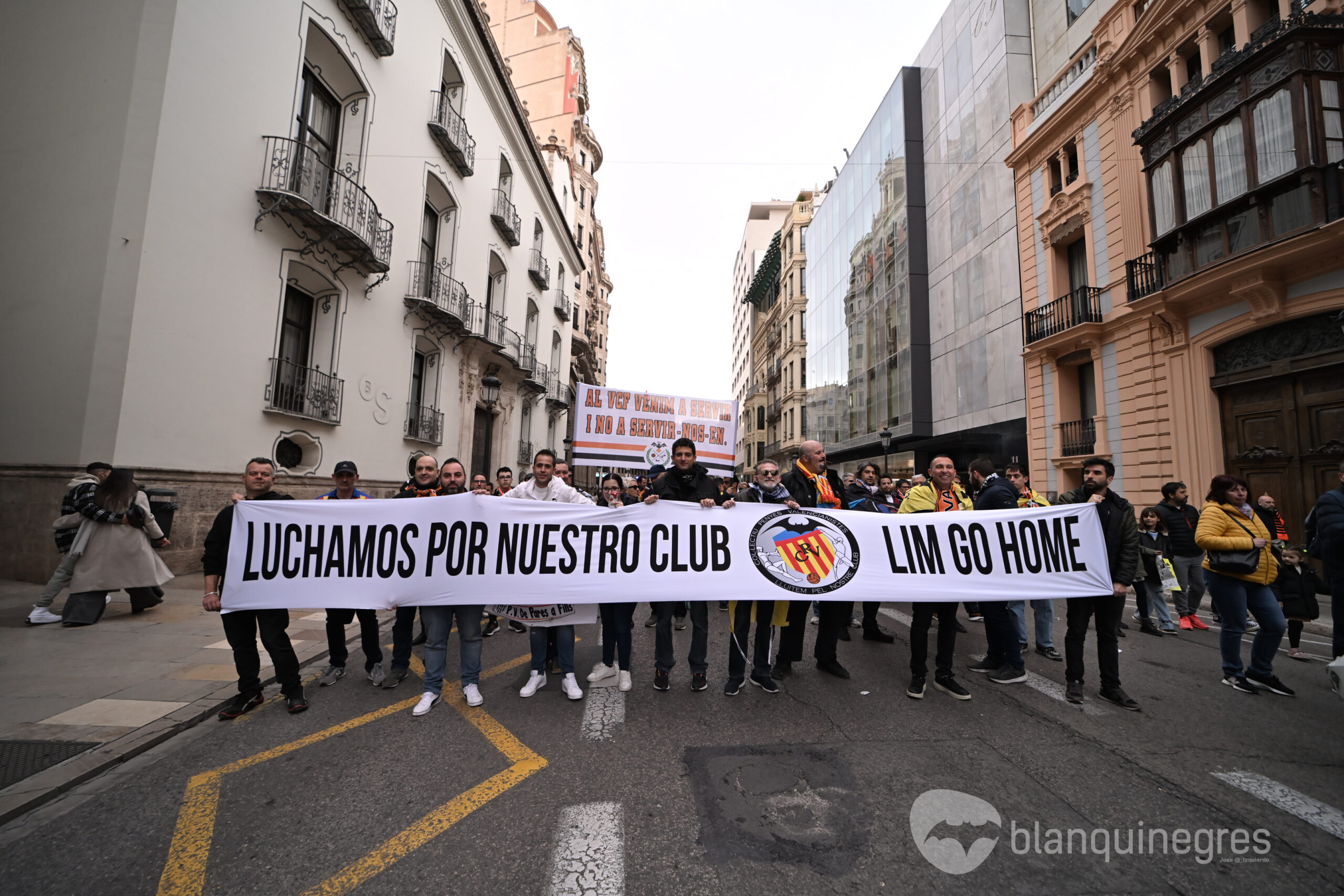 Fotogaleria 105400 | FOTOGALERIA: Èxit en la manifestació contra Peter Lim