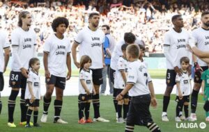 Solidaritat a Mestalla: El València recolza a Jaume Doménech després de la seua greu lesió