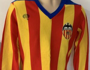 Venuda la camiseta de Mario Kempes del València CF per 12.000 euros