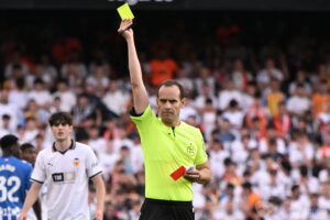 La dura crítica de Mateu Lahoz a l'arbitratge contra el València