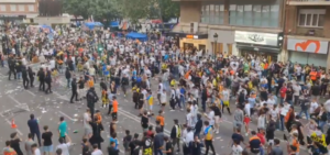 La policia carrega contra els manifestants