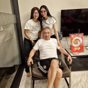 Peter Lim fa 71 anys i apareix en xarxes amb un detall valencianista