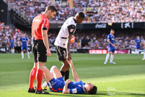 Christian Mosquera, més a prop de dir adéu a Mestalla